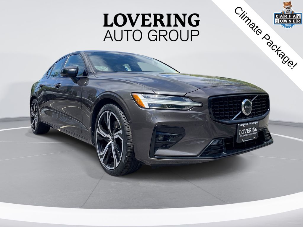 2025 Volvo S60 B5 Plus Dark AWD's photo