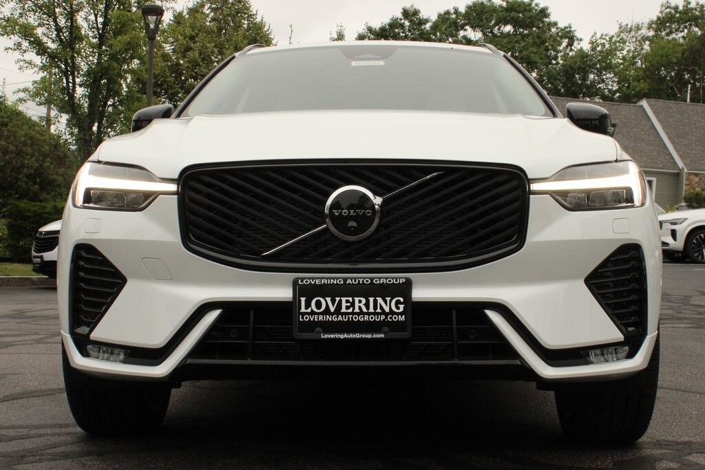2026 Volvo XC60 B5 photo 3