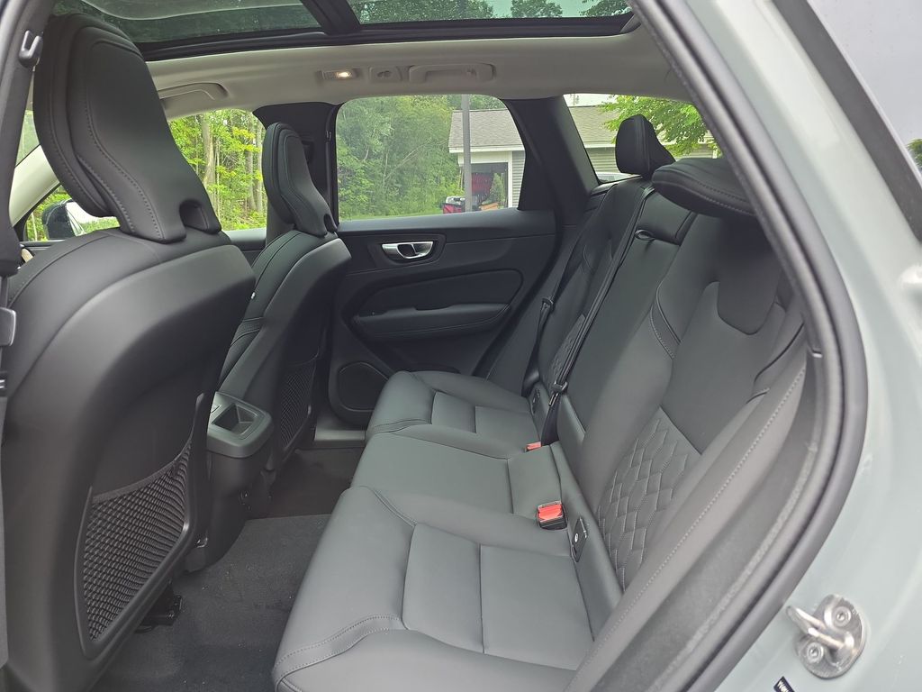 2026 Volvo XC60 Plus - Photo 24