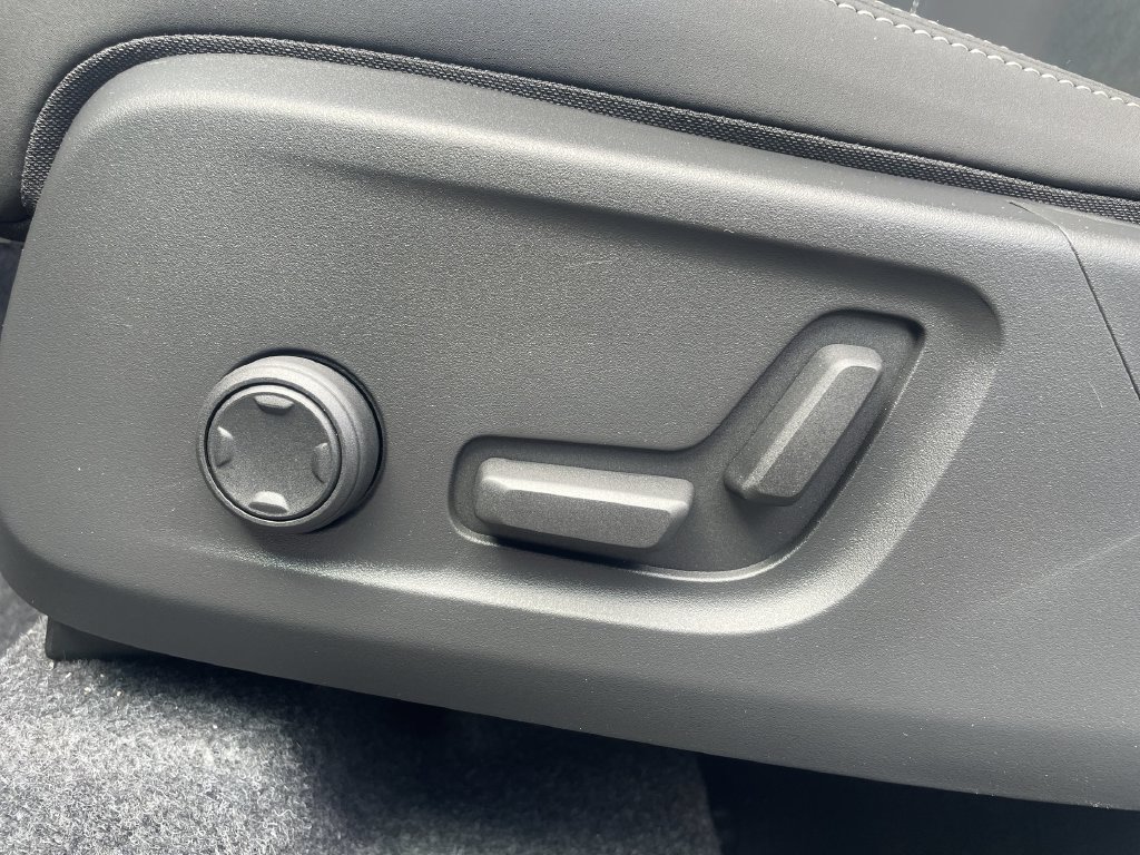 2026 Volvo XC40 Ultra Black Edition - Photo 15