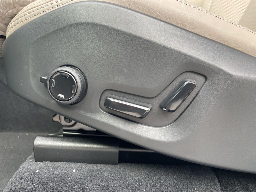2026 Volvo XC90 Ultra - Photo 14