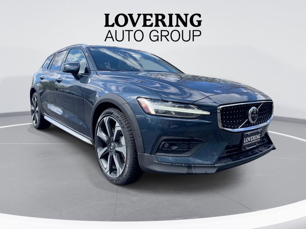 2026 Volvo V60 Cross Country B5 Ultra AWD's photo
