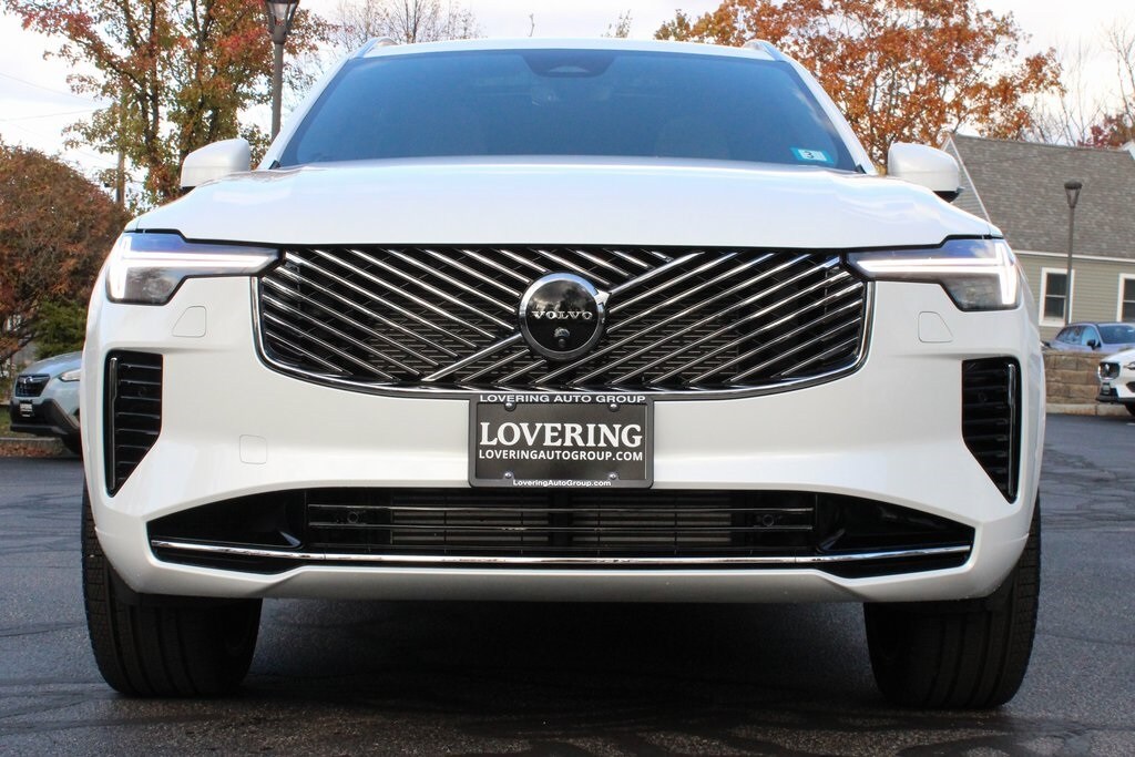 2025 Volvo XC90 T8 Plus photo 3