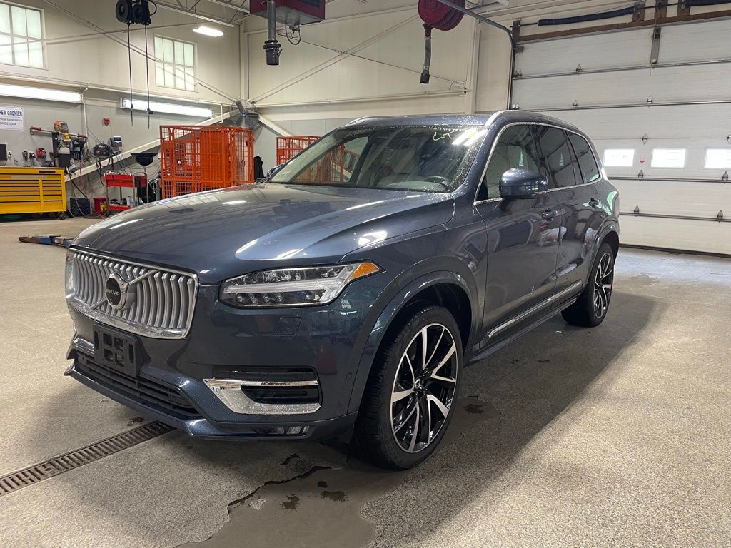 2024 Volvo XC90 B6 Plus 7-Seater Bright theme 4WD's photo