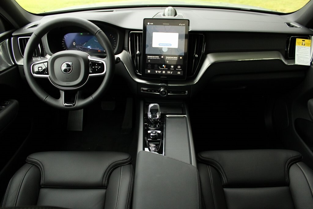 2026 Volvo XC60 Black Edition photo 2