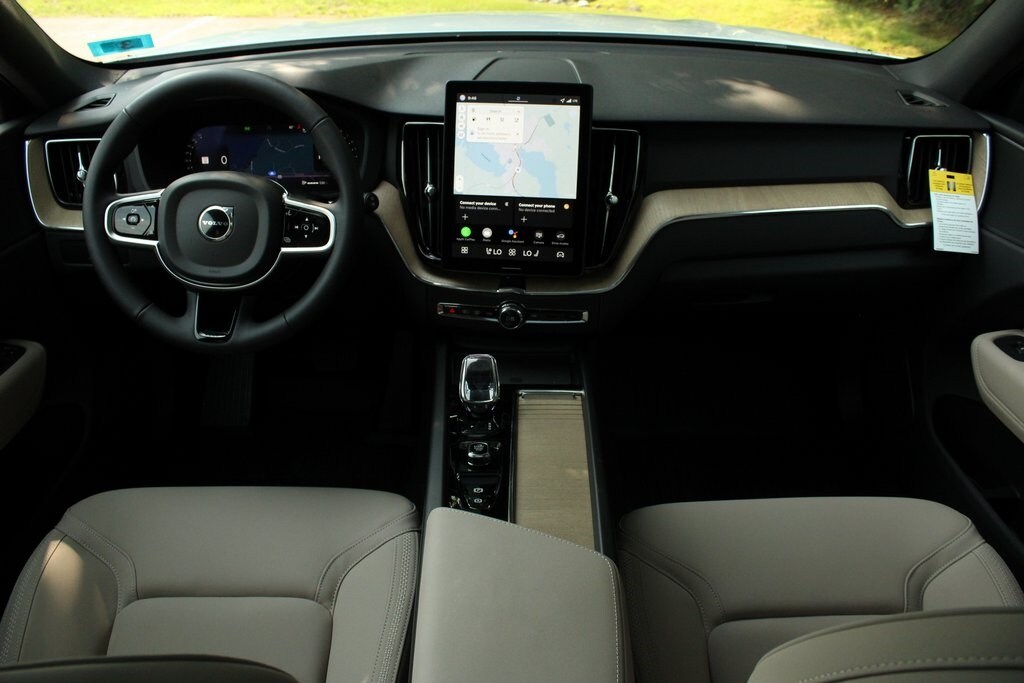 2026 Volvo XC60 B5 Plus photo 2
