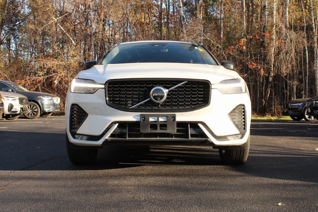 2025 Volvo XC60 B5 Plus photo 2