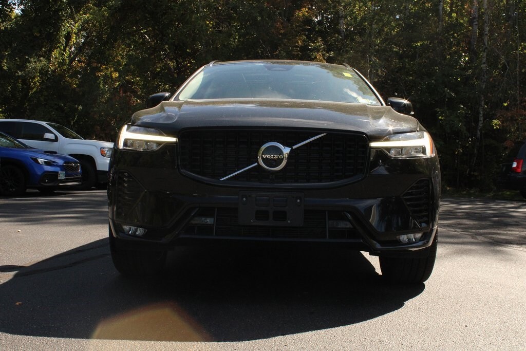 2023 Volvo XC60 B5 Plus photo 2