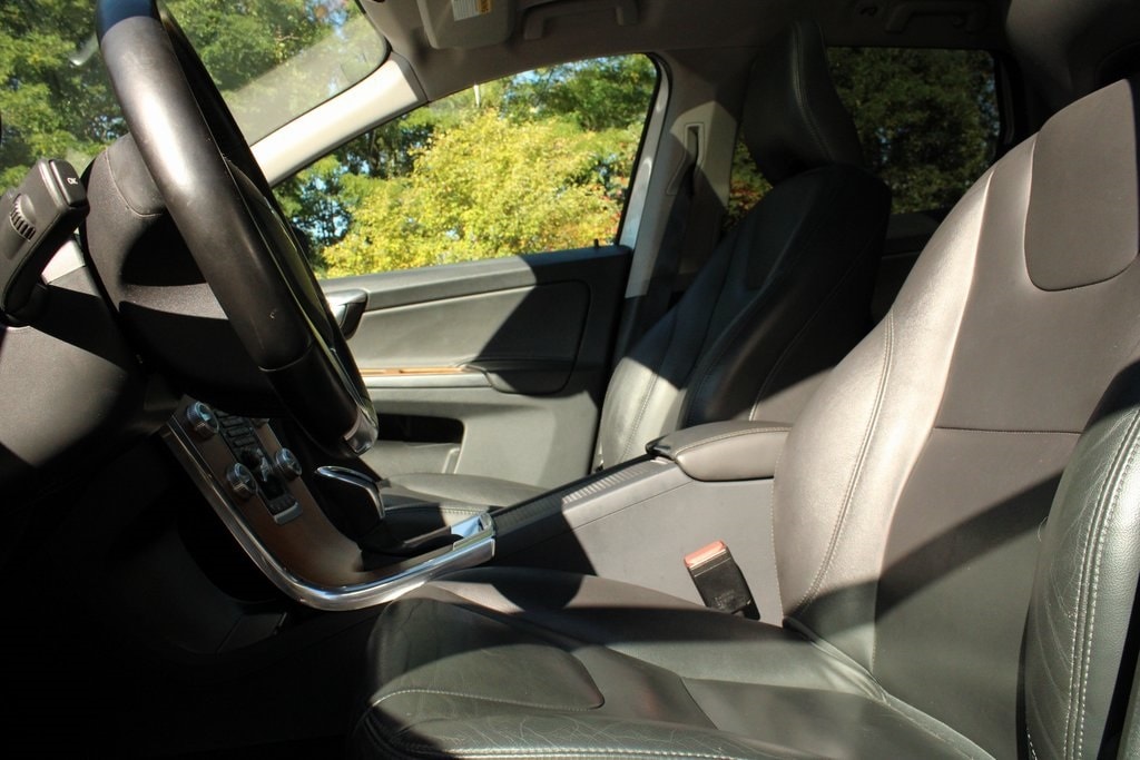 Used 2017 Volvo XC60 T6 Inscription with VIN YV449MRU9H2101829 for sale in Meredith, NH