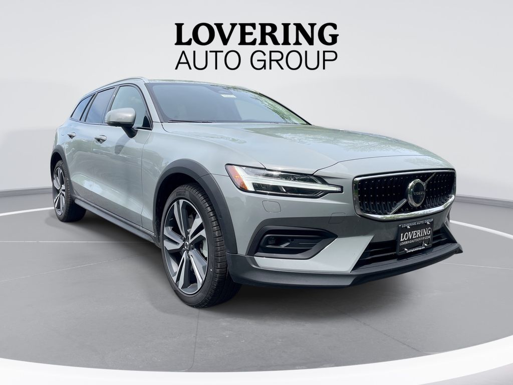 2026 Volvo V60 Cross Country B5 Plus AWD's photo