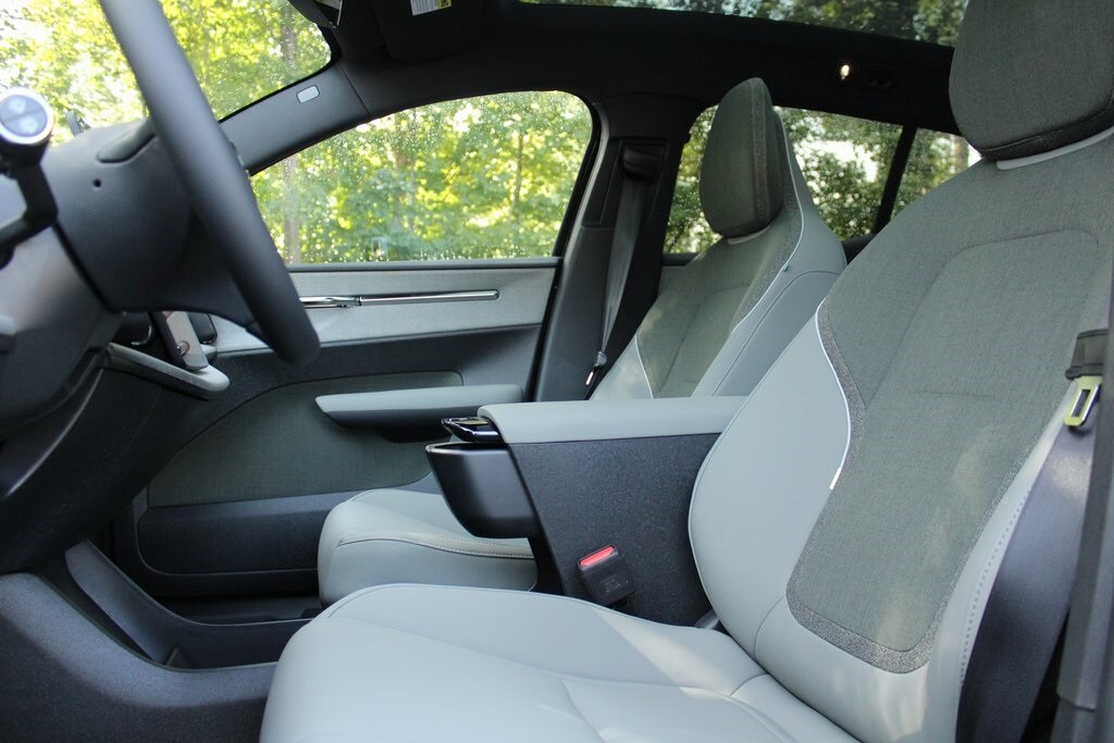 2025 Volvo EX30 Plus photo 3