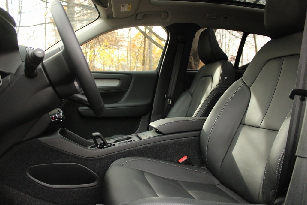 New 2026 Volvo XC40 B5 Core SUV