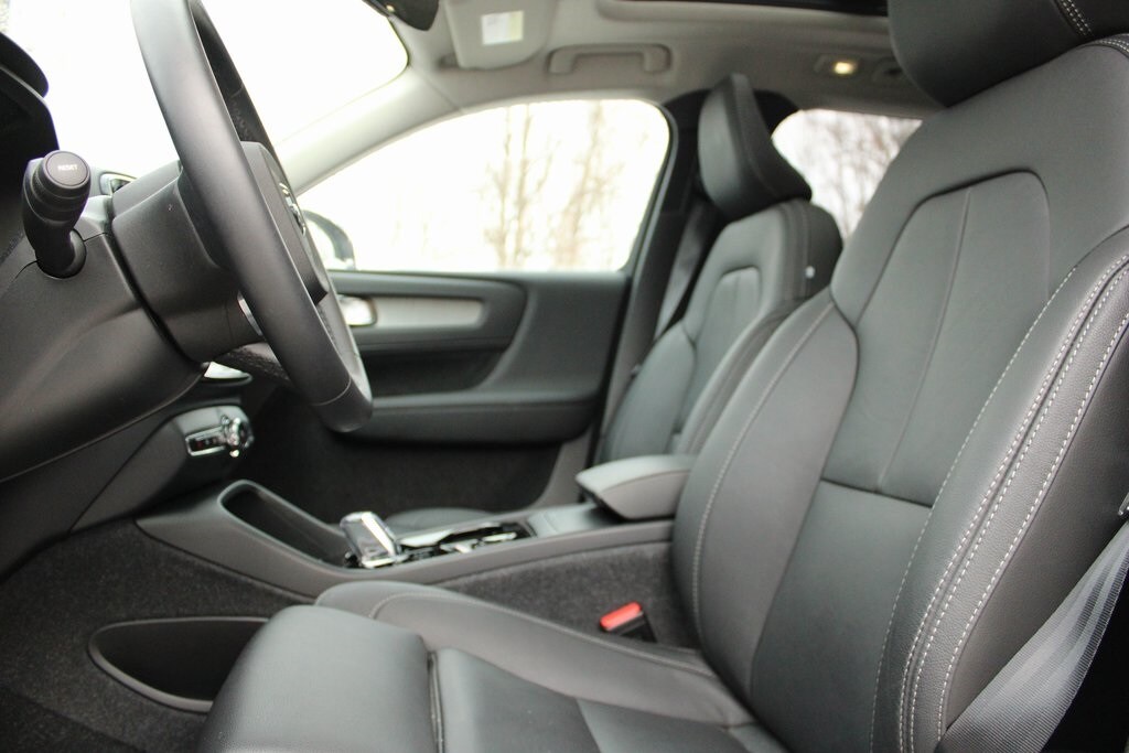 Used 2025 Volvo XC40 B5 Plus Dark Theme SUV