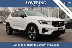 2025 Volvo XC40 B5 Plus Dark Theme SUV