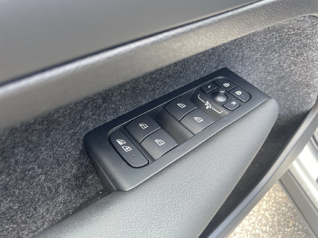 2026 Volvo XC40 Ultra Black Edition - Photo 16