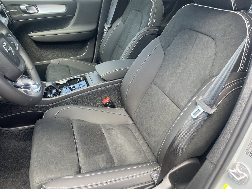 2026 Volvo XC40 Ultra Black Edition - Photo 14