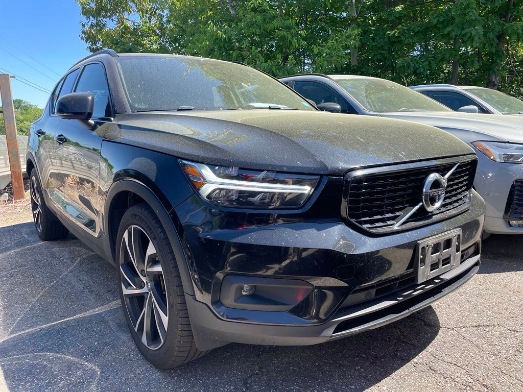 2021 Volvo XC40 T5 R-Design AWD's photo