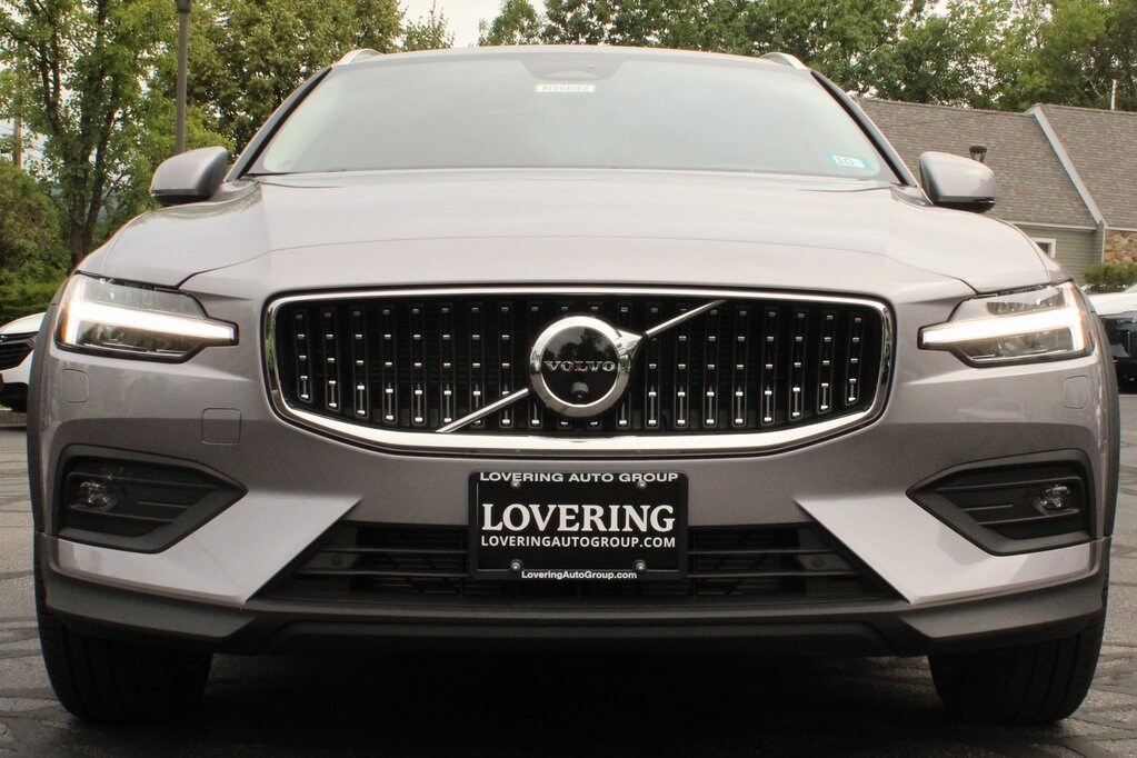 2026 Volvo V60 Cross Country B5 Plus photo 2
