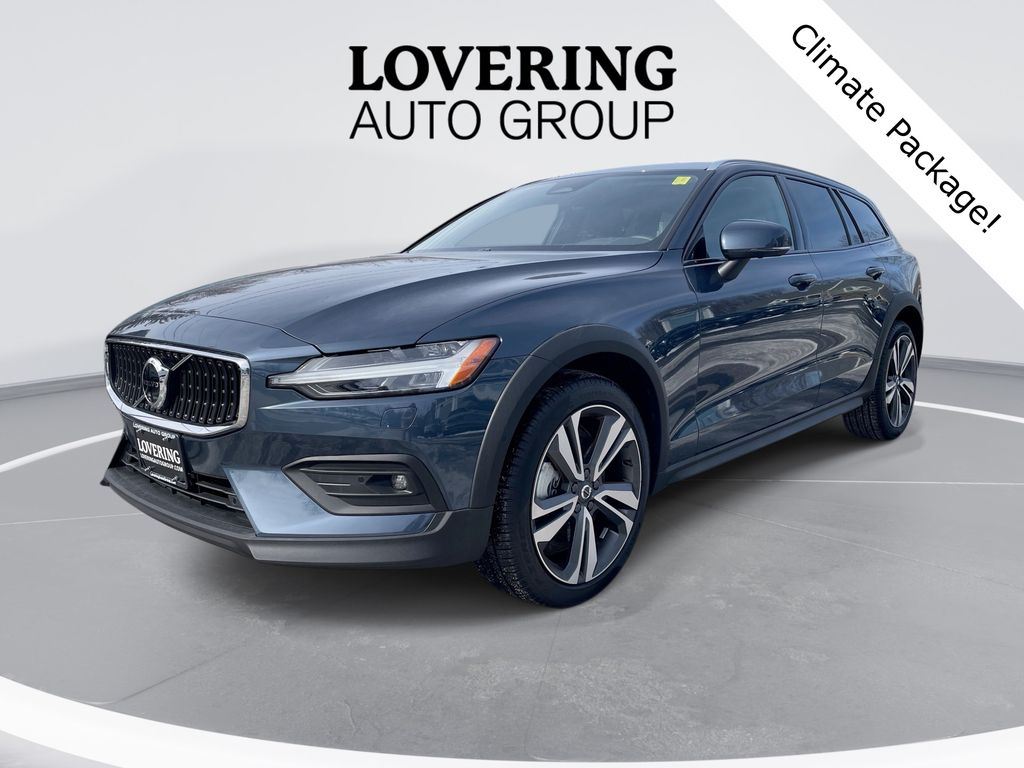 2025 Volvo V60 Cross Country Wagon 