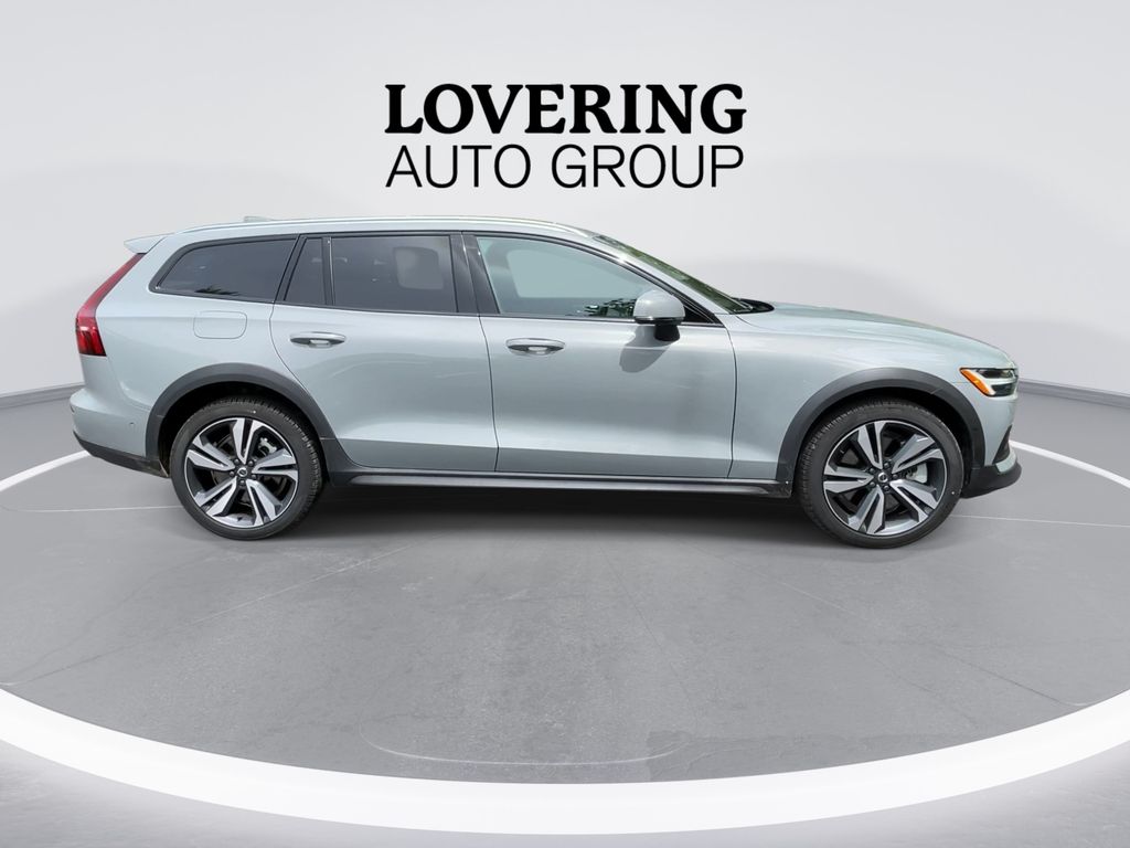 2026 Volvo V60 Cross Country Plus - Photo 9