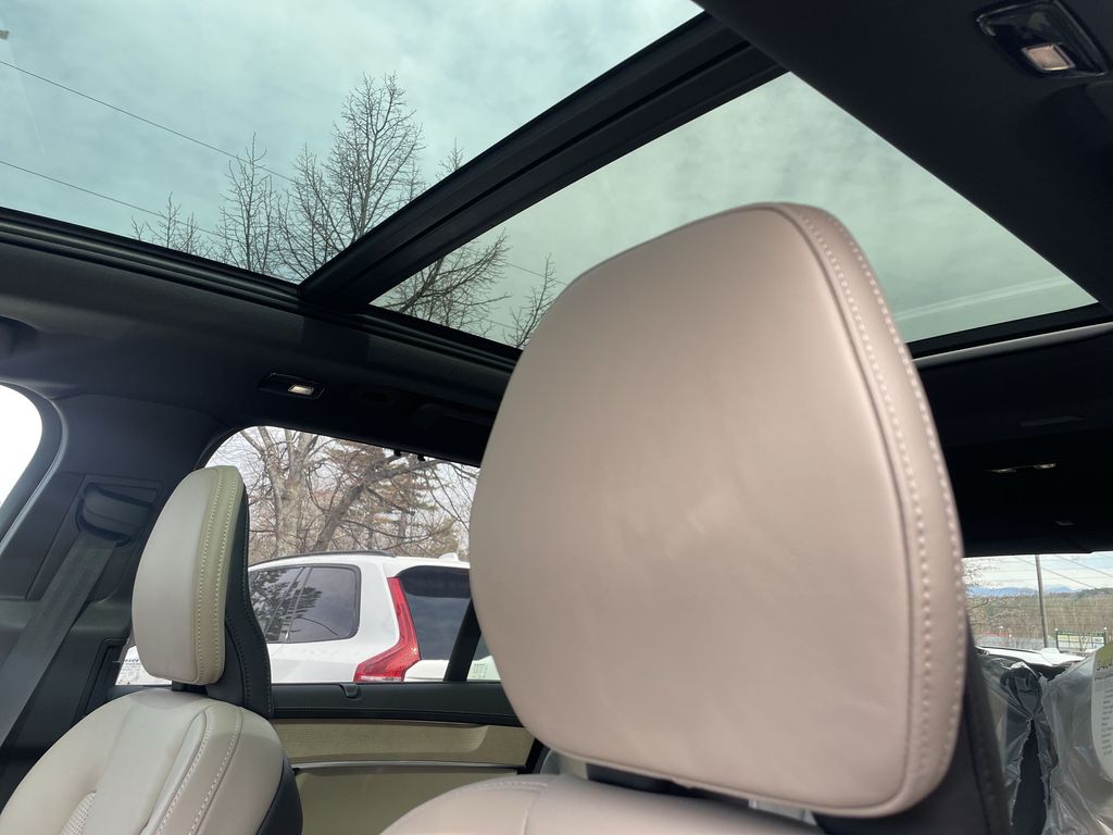 2026 Volvo XC90 Ultra - Photo 16