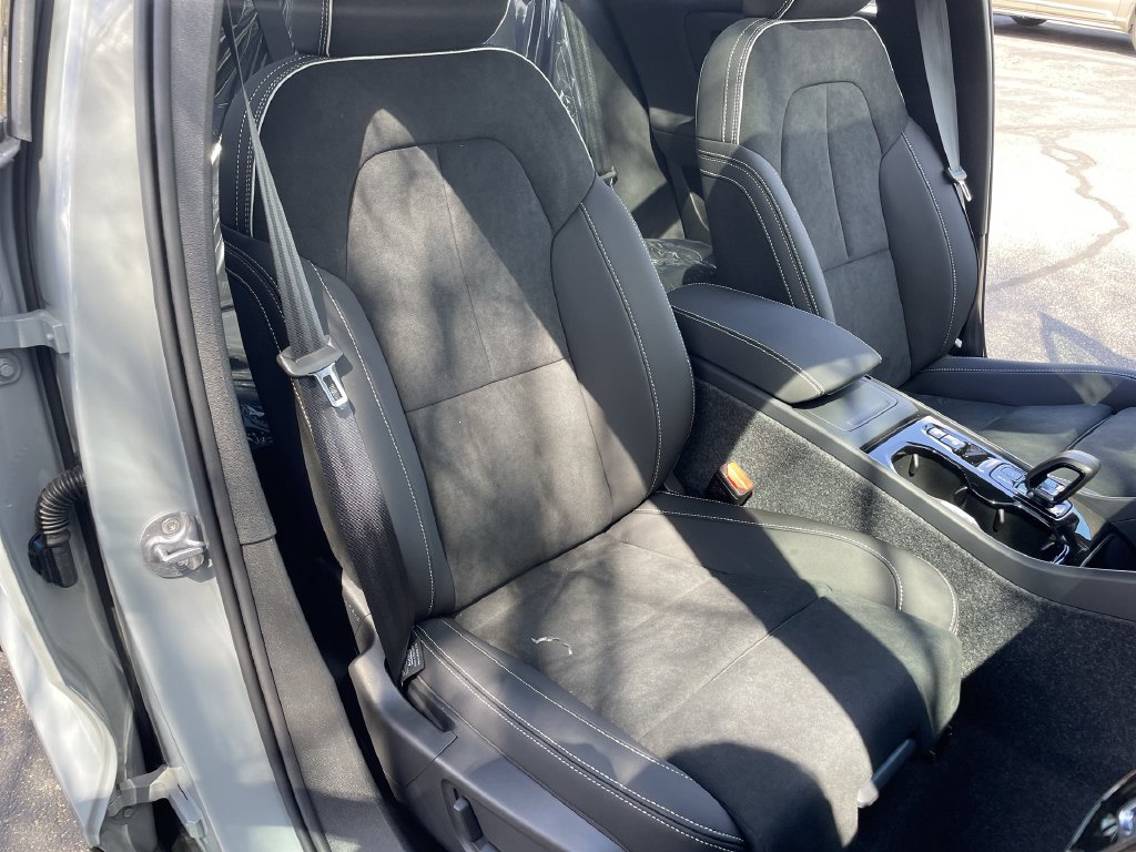 2026 Volvo XC40 Ultra Black Edition - Photo 27