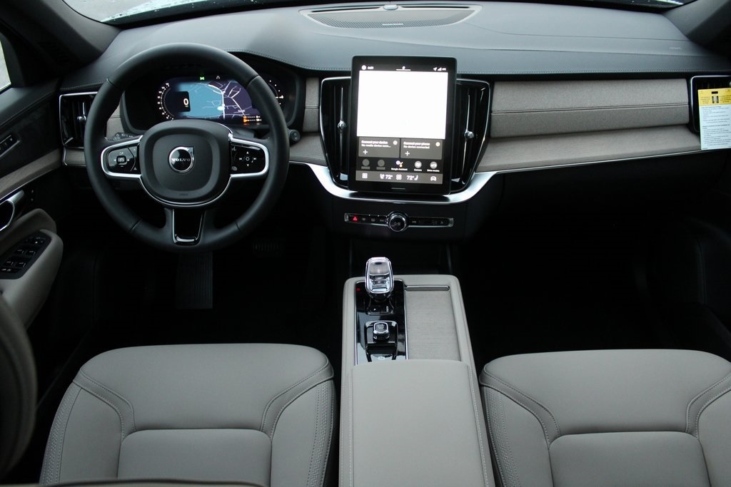 New 2026 Volvo XC90 plug-in hybrid T8 Plus 7-Seater SUV