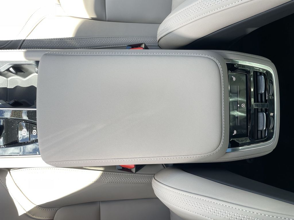 2026 Volvo XC90 Plus - Photo 24