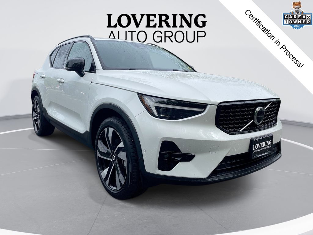 2023 Volvo XC40 B5 Ultimate Dark AWD's photo