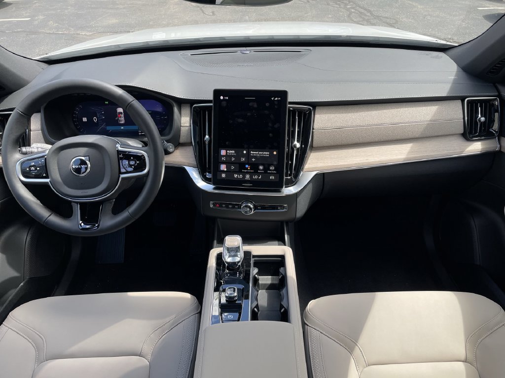 2026 Volvo XC90 Plus - Photo 10