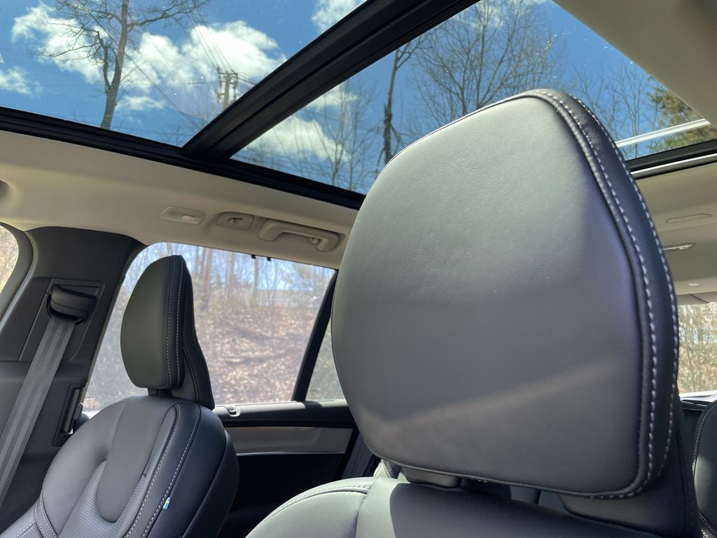2026 Volvo XC90 Ultra - Photo 16