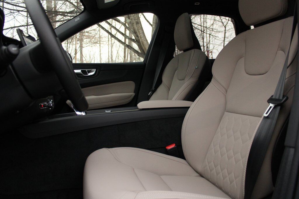 New 2026 Volvo XC60 plug-in hybrid T8 Plus SUV