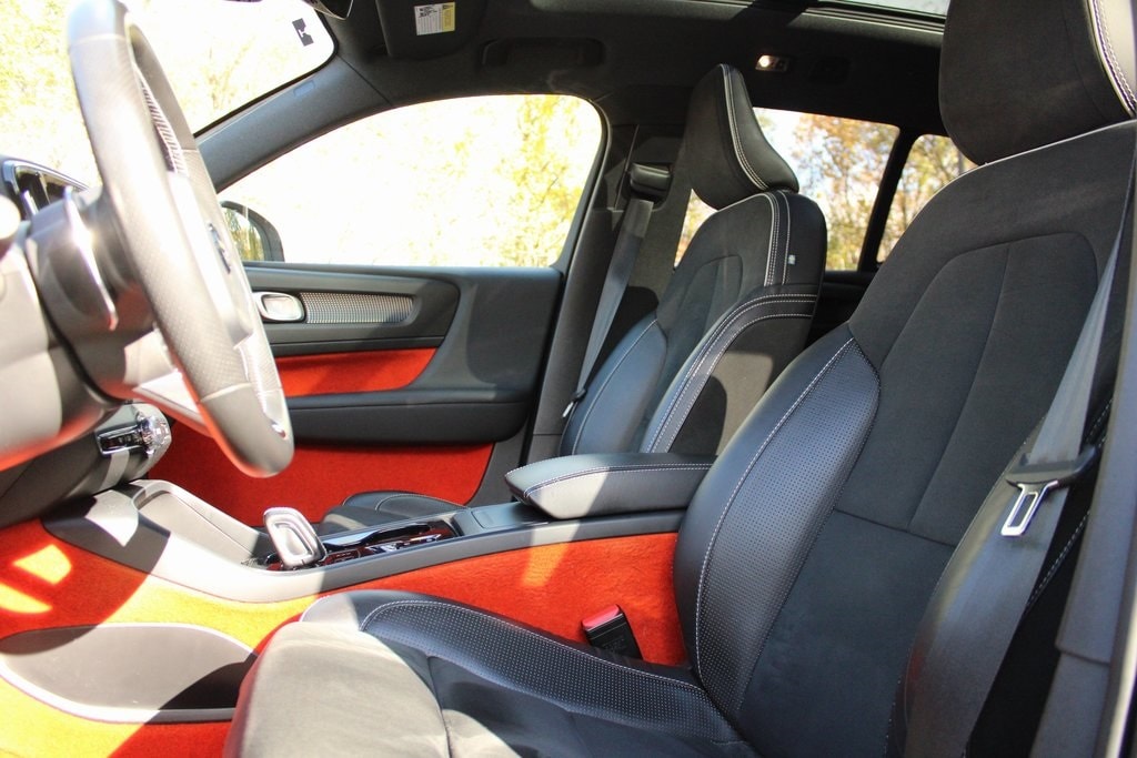 Used 2019 Volvo XC40 R-Design with VIN YV4162UM8K2102114 for sale in Meredith, NH