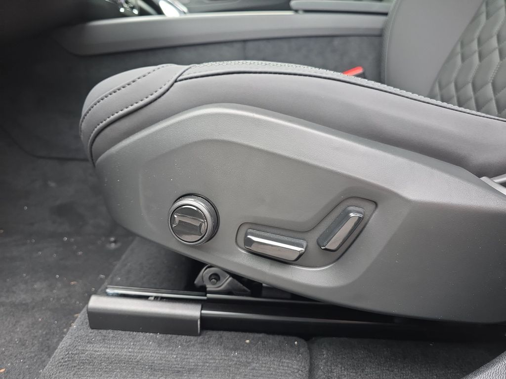 2026 Volvo XC60 Plus - Photo 14