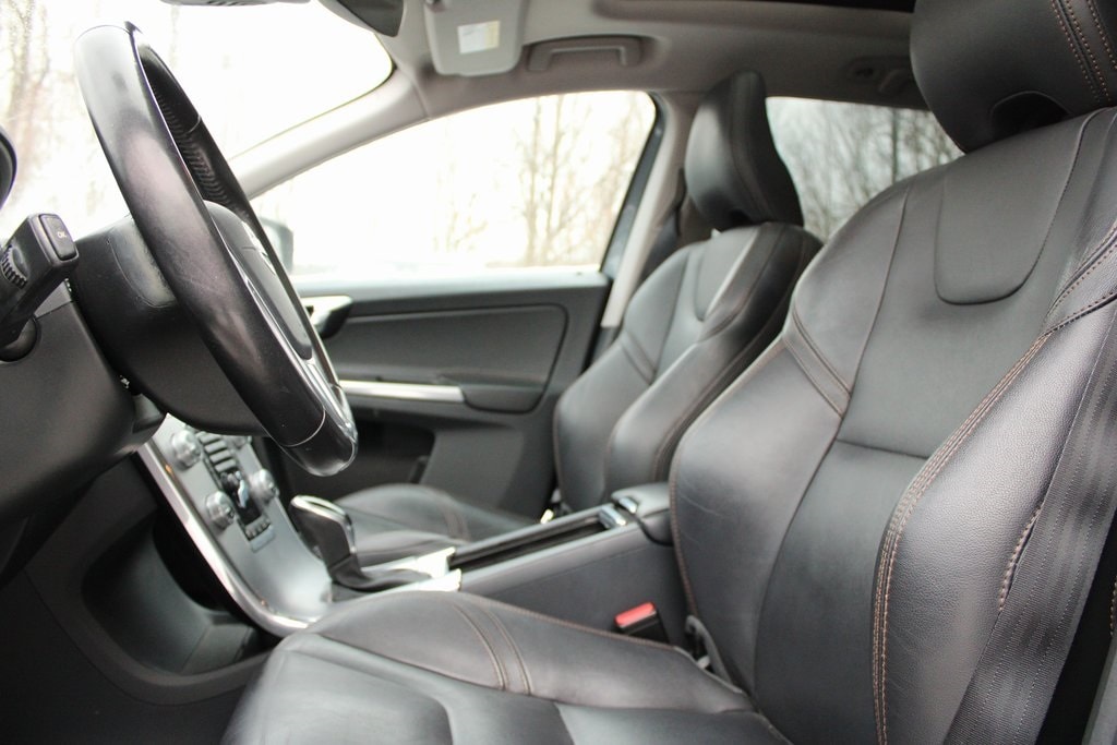 Used 2017 Volvo XC60 T5 Dynamic with VIN YV440MRR1H2015985 for sale in Meredith, NH