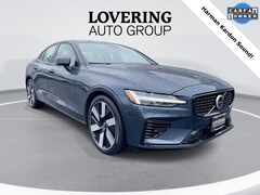 2025 Volvo S60 Plug-In Hybrid T8 Plus Sedan