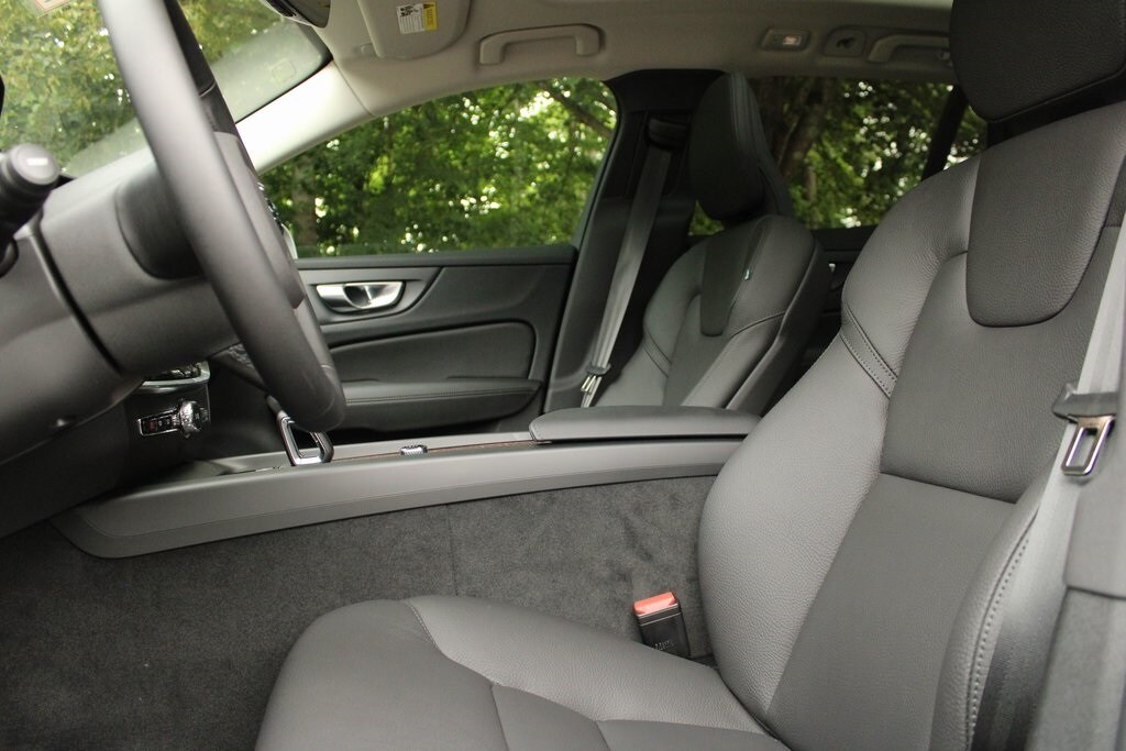2026 Volvo V60 Cross Country B5 Plus photo 3