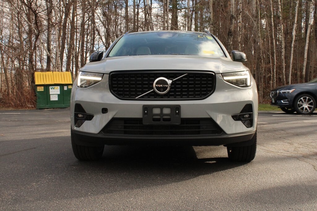 2024 Volvo XC40 Ultimate photo 2