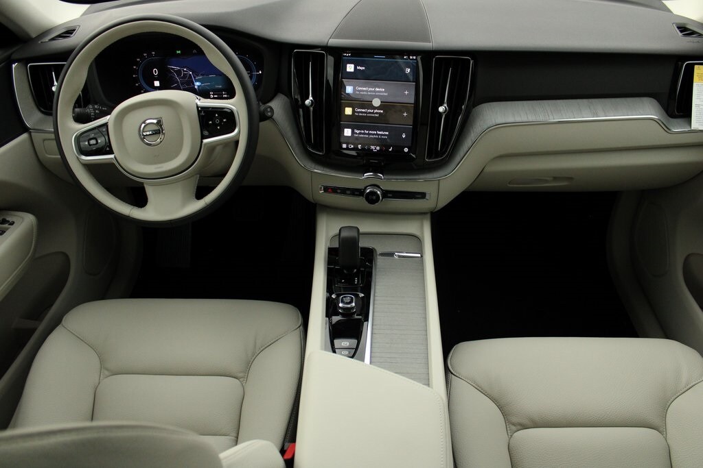 2025 Volvo XC60 T8 Plus photo 2