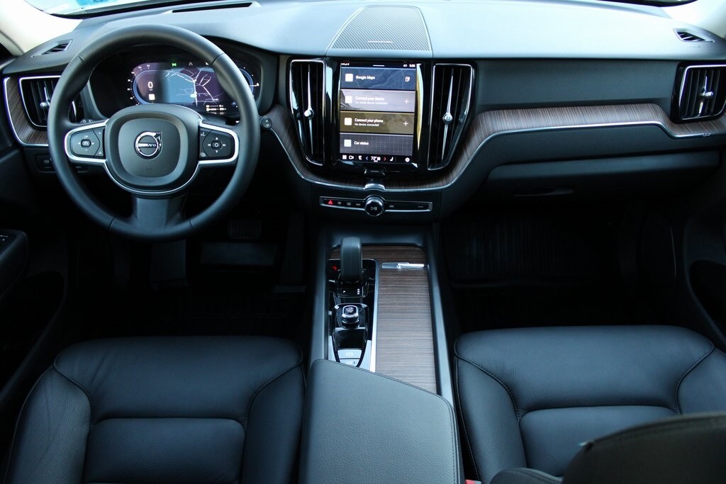 2022 Volvo XC60 Recharge Hybrid T8 Inscription Expression photo 2
