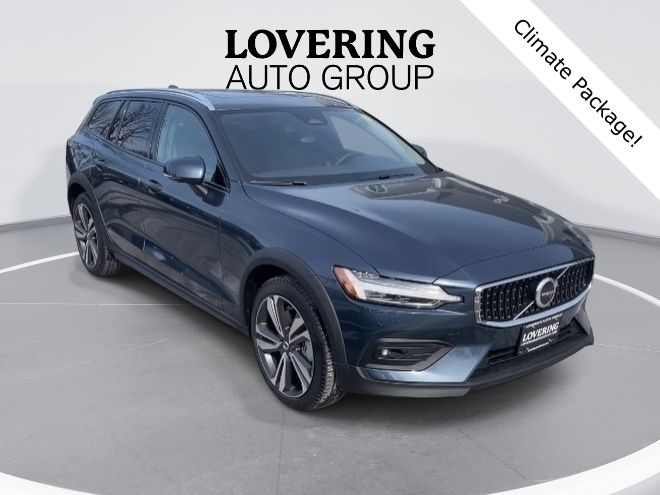 2025 Volvo V60 Cross Country Wagon 