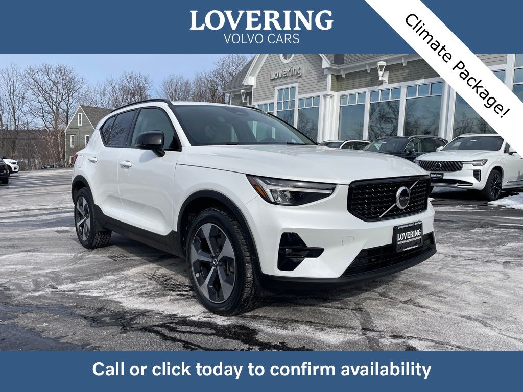 2023 Volvo XC40 SUV 