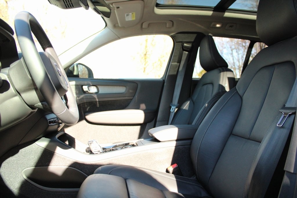 Certified 2023 Volvo XC40 B5 Plus Dark Theme SUV