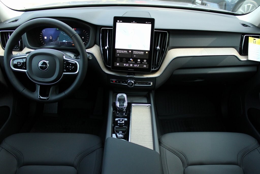 2026 Volvo XC60 B5 Plus photo 2