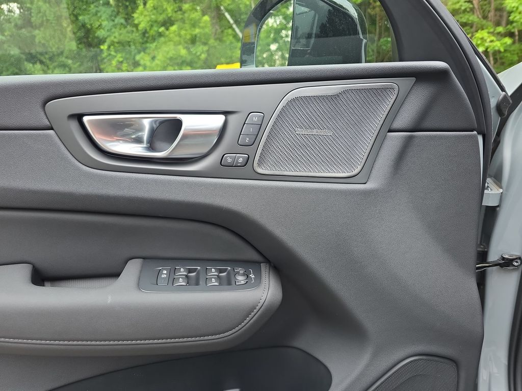 2026 Volvo XC60 Plus - Photo 15