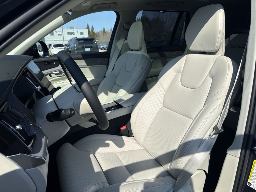 2026 Volvo XC90 Ultra - Photo 11