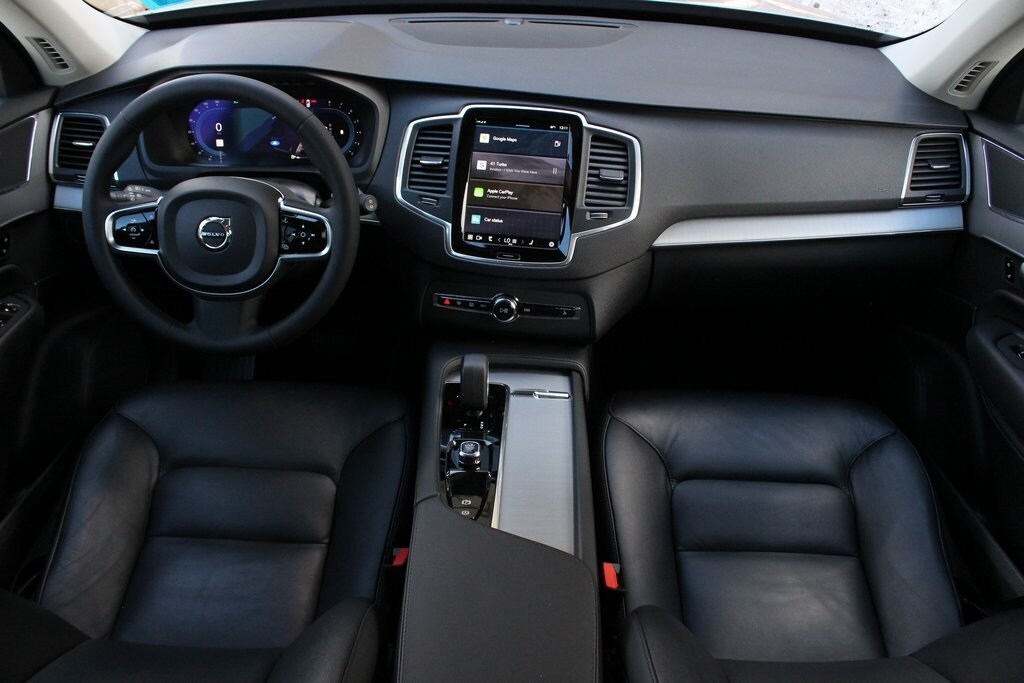 2024 Volvo XC90 B5 Core photo 2