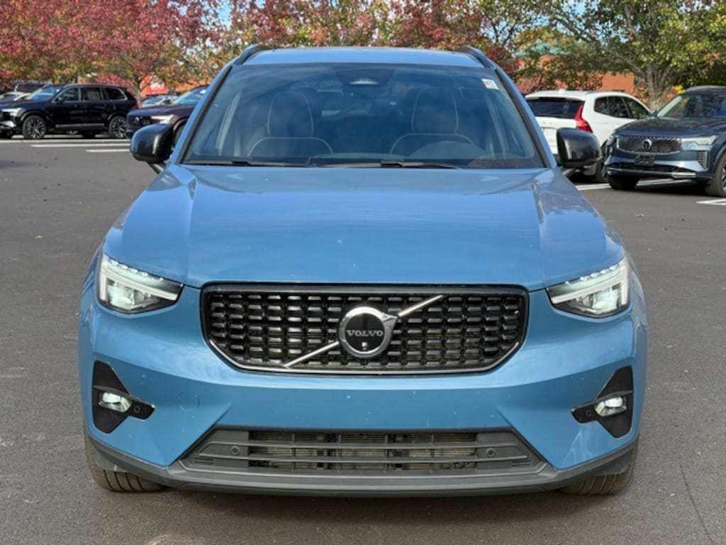 Certified 2025 Volvo XC40 B5 Plus Dark Theme SUV