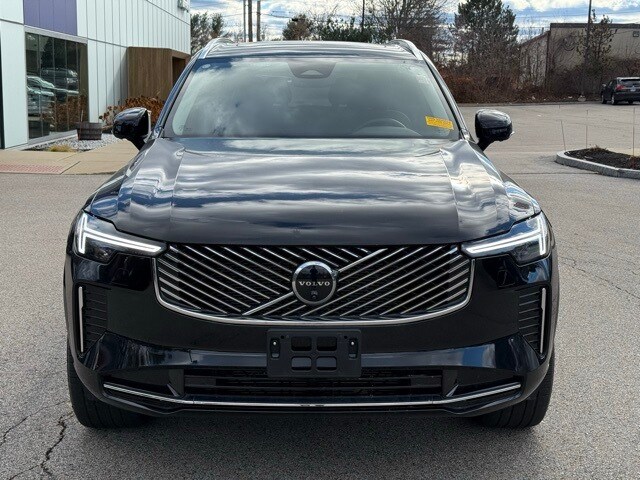 2025 Volvo XC90 B5 Plus photo 2