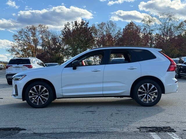 2025 Volvo XC60 B5 Plus photo 4